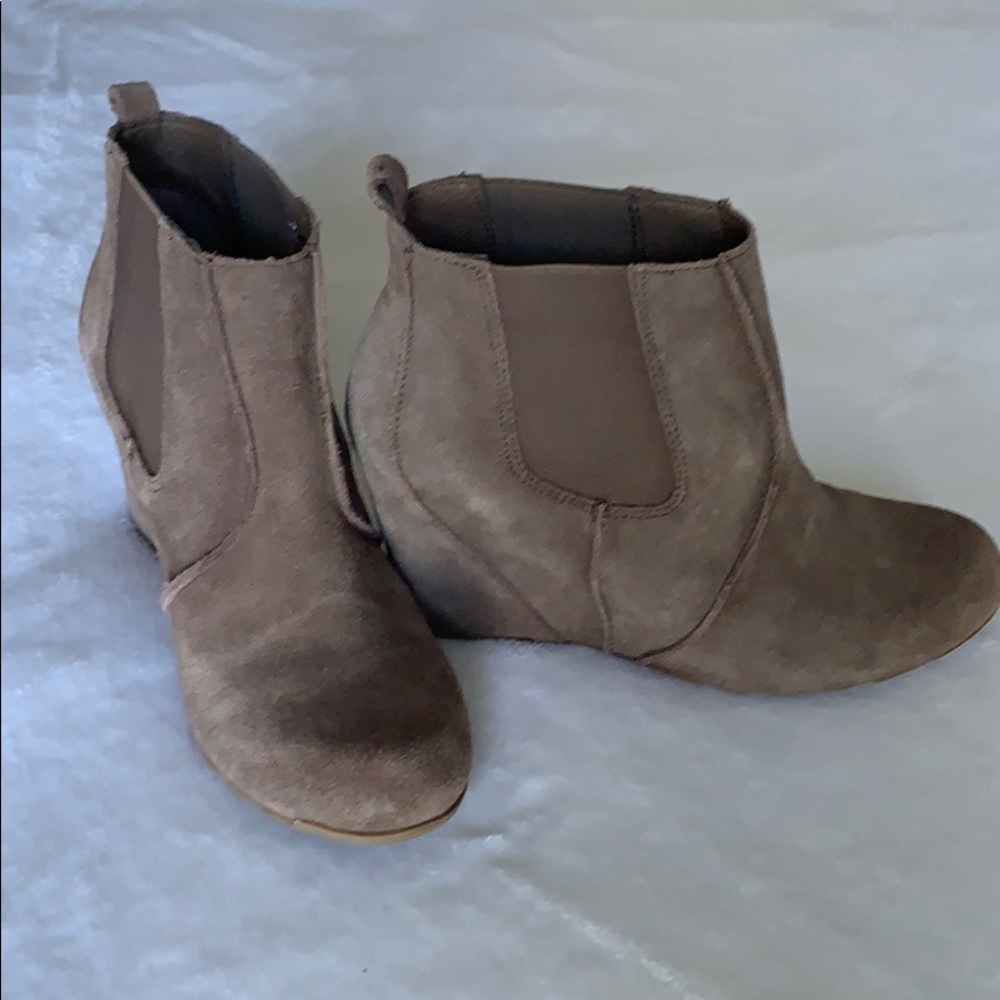 GUC- Reaction Kenneth Cole Booties